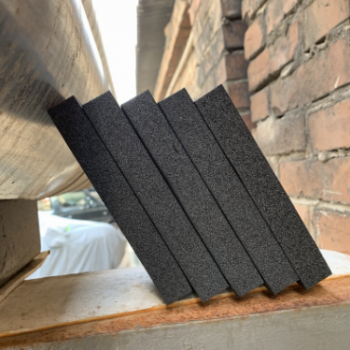 橡塑板北京现货 b2级阻燃隔热橡塑保温板 复合铝箔吸声橡塑海绵板