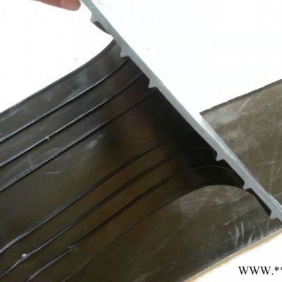 中埋式钢边止水带是以镀锌钢带和天然橡胶原料所组