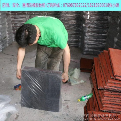 天然橡胶垫 彩色颗粒拼接安全地垫 可拼接健身房安全地垫图4