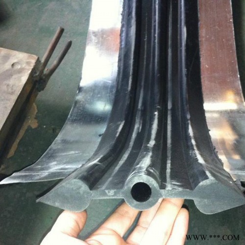 【天博】 批量加工生产  橡胶止水带 中埋式钢边止水带图5