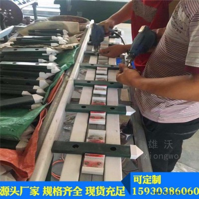 草坪护栏 雄沃小区pvc草坪护栏厂家 塑钢pvc草坪护栏价格图4
