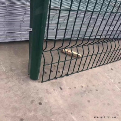 波形护栏网 公园护栏网 生产工序 pvc护栏网图5