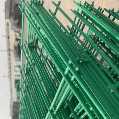 波形护栏网 公园护栏网 生产工序 pvc护栏网图3