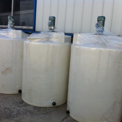 【滚塑容器】1立方塑胶药剂罐 1000升防腐立式搅拌桶 1吨PE溶解箱图2