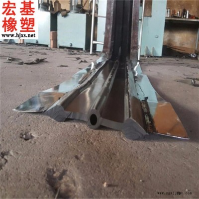 中孔型钢边橡胶止水带 中平型钢边橡胶止水带厂家 宏基钢边橡胶止水带生产厂家图1