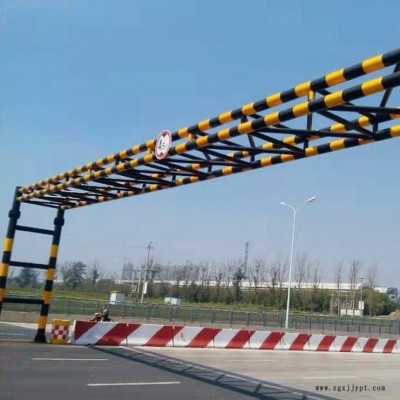 交通标志杆 交通标志牌 道路标牌杆件 轻型龙门架 交通铝牌 祥路生产加工图1