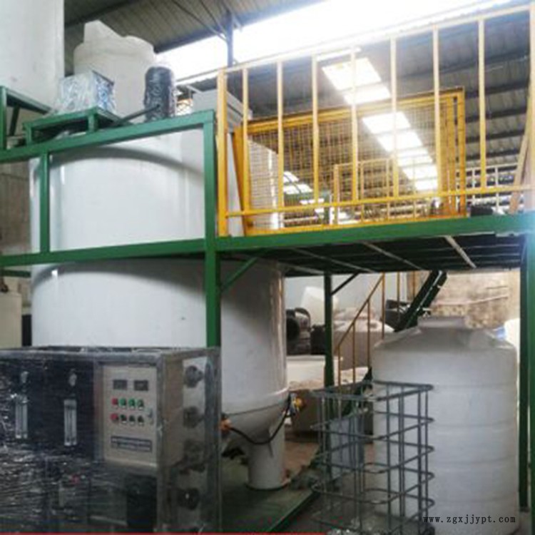 甬诚滚塑 10吨蓄水储桶 羧基储罐 防水剂塑料桶