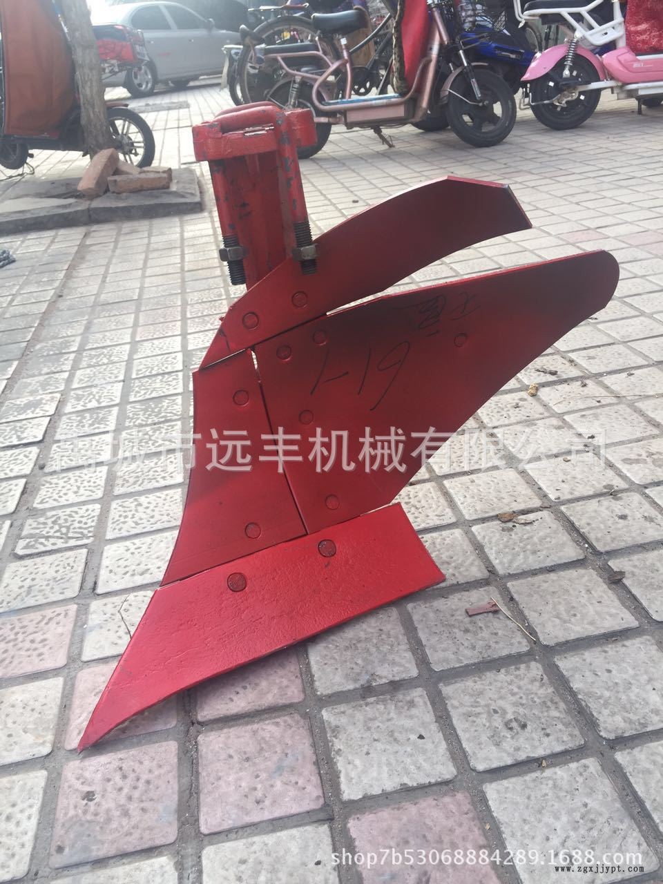旋耕机后边转配开沟起垄犁头 生产定做双面开沟起垄犁头 优质犁头示例图4