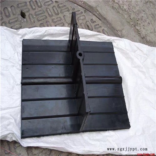 钢边橡胶止水带 南京300×8中埋式止水带 橡胶止水带价格