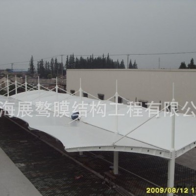 膜结构停车棚 采用PVDF建筑膜材自洁性强 热镀锌钢结构**