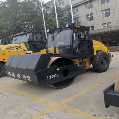 路阳LT207G 光面轮胎压路机图3