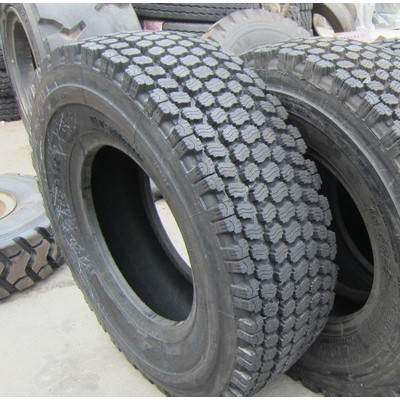 供应现货供应雪地全钢工程轮胎，起重机轮胎 15.5R25