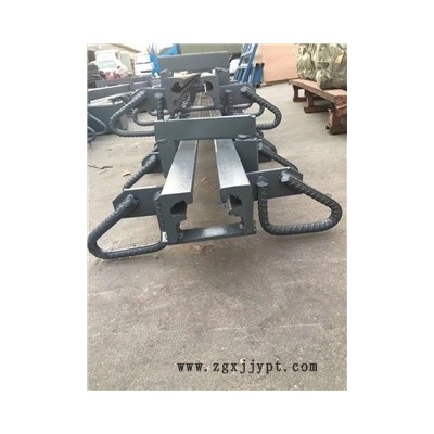 新闻：新疆哈密D80伸缩缝厂家现场施工图1
