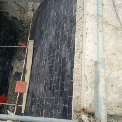 除渣机铸石板安装-超鸿耐磨材料-浙江铸石板图1