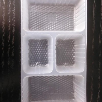 上海食品包装盒、一次性餐盒、、PP双色寿司包装盒、果蔬托盘 广舟包装我司通过了食 品级QS认证，有专门的食品级生产车间图1