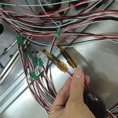 低压注塑模具图1