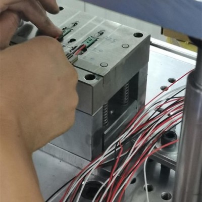 低压注塑模具图7