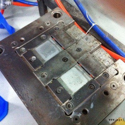 电动聚合物电池低压注塑模具图2
