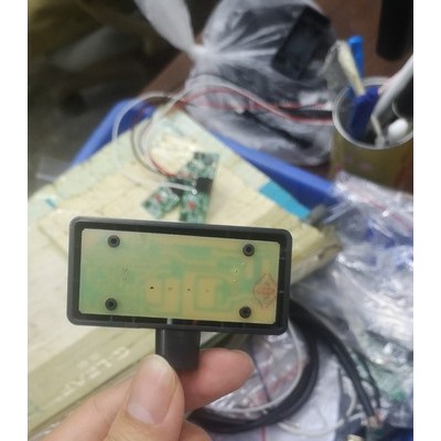 汽车雨刮器线路板低压注塑包胶模具,胶料图2
