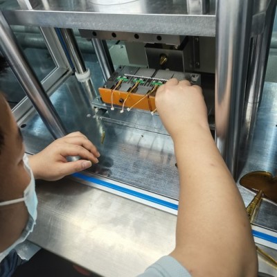 农用机械线路板线束防水，防尘低压注塑模具，胶料图8