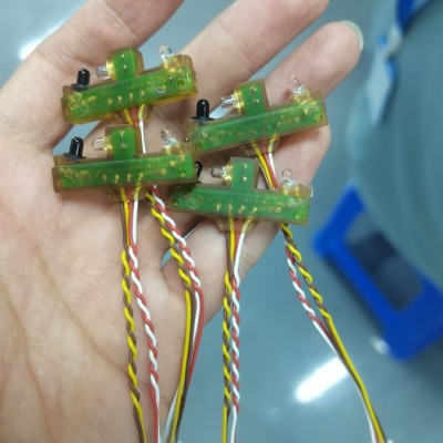 农用机械线路板线束防水，防尘低压注塑模具，胶料图2