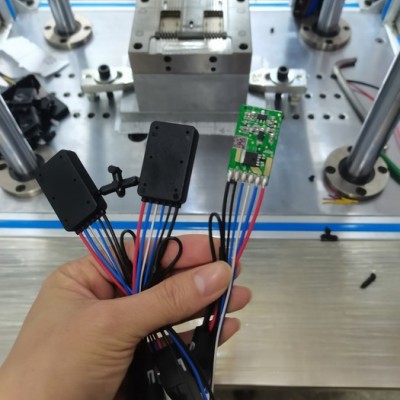 PCBA线路板防水包胶低压注塑图7