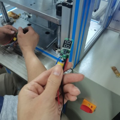 汽车传感器PCB低压注塑包胶模具，胶料图4