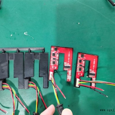 头盔锁芯片线路板低压注塑灌胶模具胶料图4