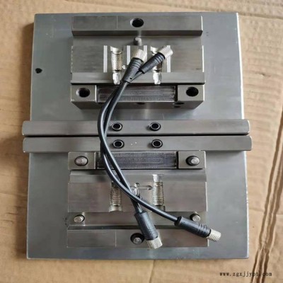 拉链胶头模具 数据线材模具 电 源 线插头模具 立式注塑模具 注塑模具制造 注塑模具生产厂家图3