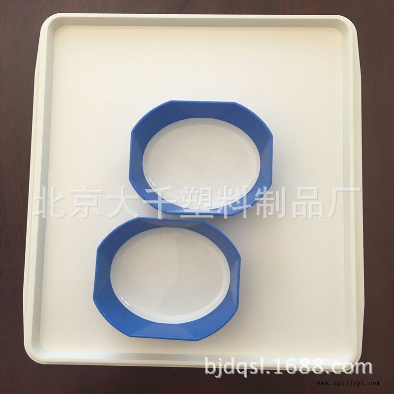 双色碗和大托盘