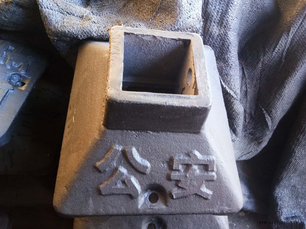 防撞墩灰铁护栏墩子 底盘长宽高可以定做交通隔离墩 按需要定做 模具实型铸造