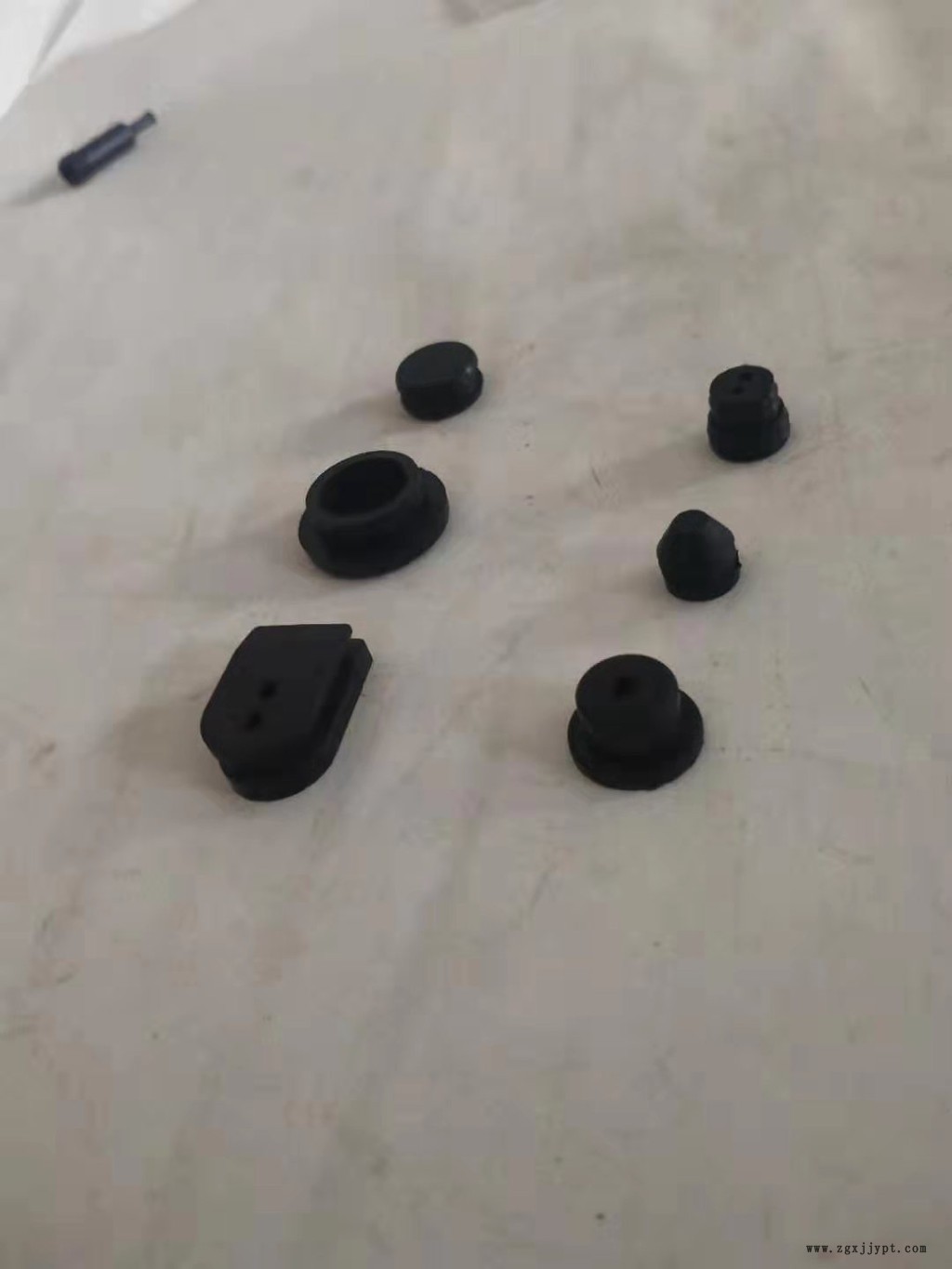 【 厚富】_减震橡胶衬套_水管套压板_传感器配件模具定做 欢迎来电咨询