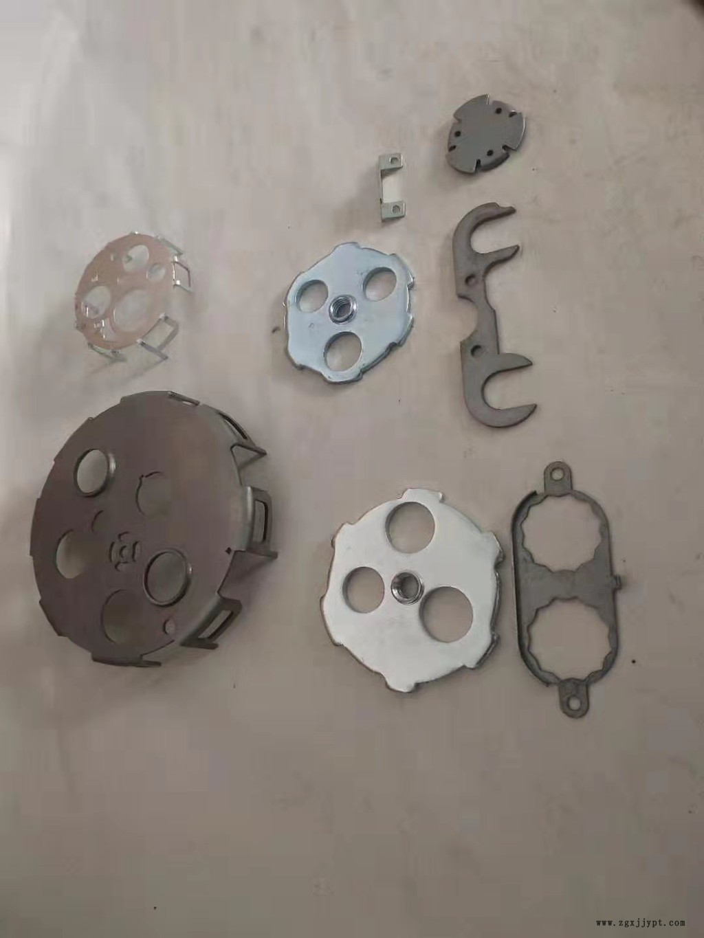 【 厚富】_不锈钢加热锁片_橡胶件 _传感器配件模具定做 欢迎来电咨询