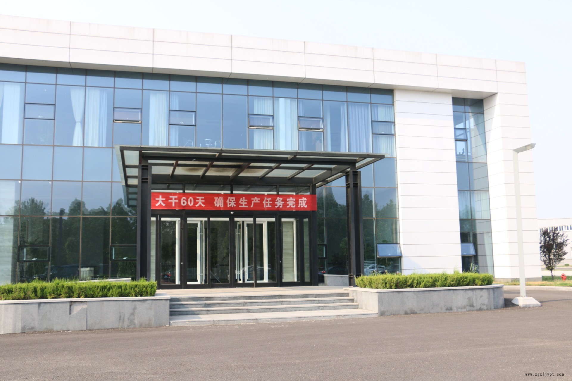 山东泛亚特供  TR-沥青混合料增强剂   厂家直销高粘沥青粘合剂示例图5